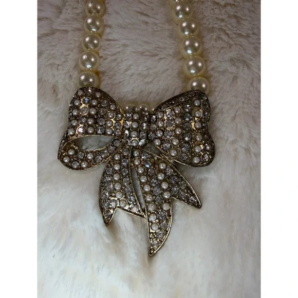 Vintage Glamorous Gold Tone Pearl Necklace with Sparkling Bow Pendant - Picture 2 of 5